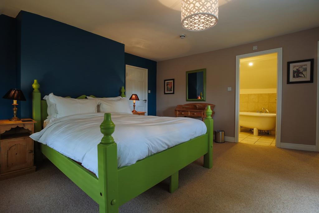 Fantinos Bed & Breakfast Тирск Екстериор снимка
