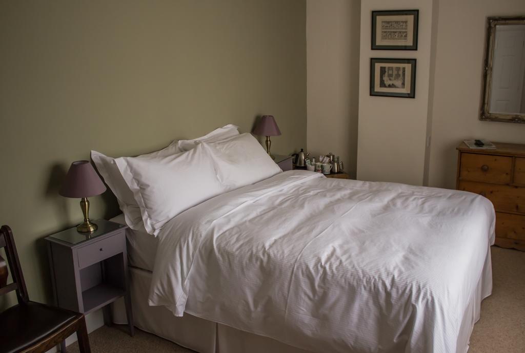 Fantinos Bed & Breakfast Тирск Стая снимка