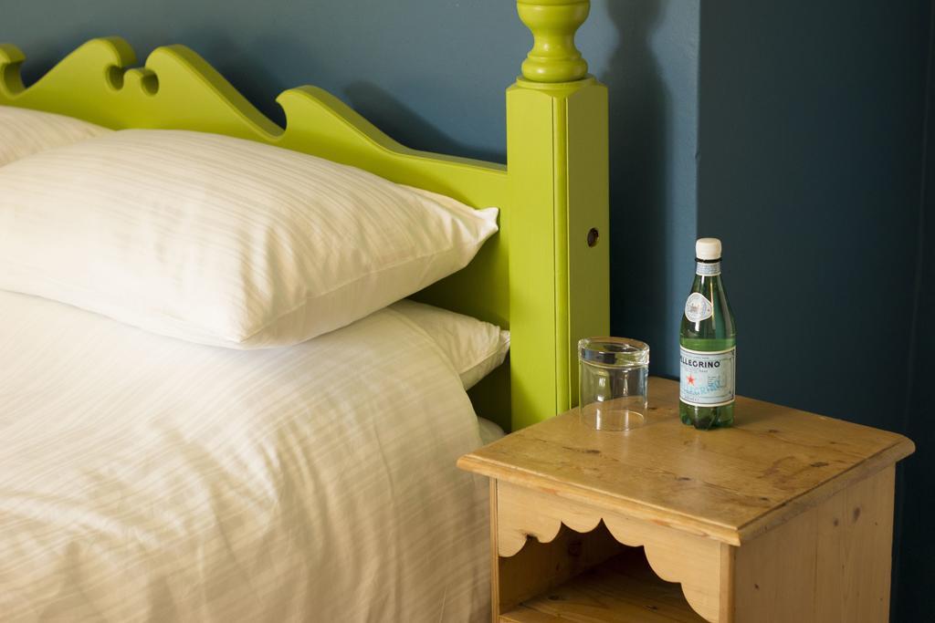 Fantinos Bed & Breakfast Тирск Стая снимка