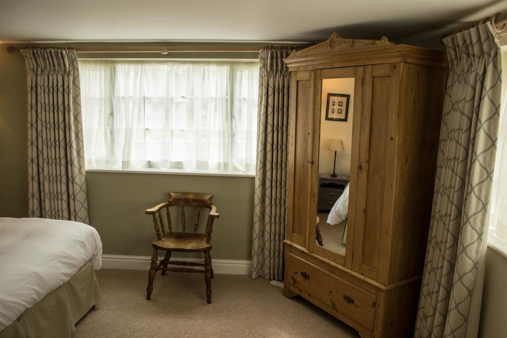 Fantinos Bed & Breakfast Тирск Стая снимка